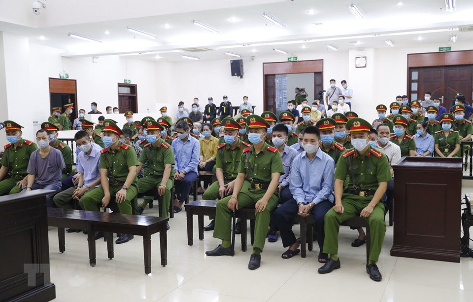 Representatives of the People’s Committee of Dong Tam commune, the People’s Committee of My Duc district, and families of the victims, were present at the trial. (Photo: VNA)