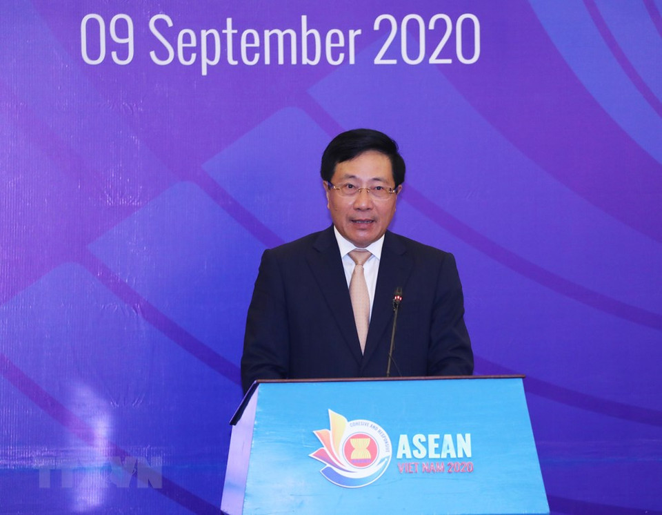 Deputy Prime Minister and Foreign Minister Pham Binh Minh, who is also Chairman of the National ASEAN 2020 Committee, delivers the opening remark (Photo: VNA)