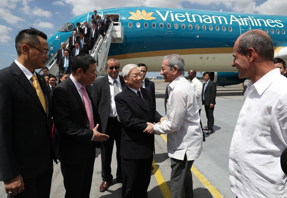 CPV General Secretary Nguyen Phu Trong is welcomed at the Jose Marti International Airport (Photo: VNA)