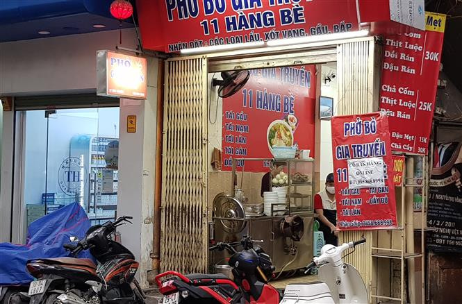 ‘Pho’ restaurants reopen to serve customers (Photo: VNA)