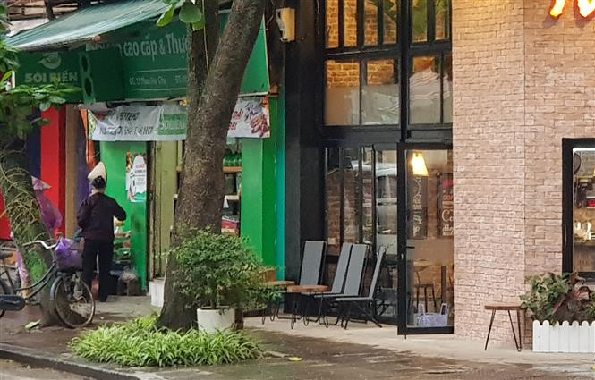 Coffee shops, catering service shops resume operation (Photo: VNA)