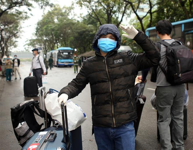 The joy of the people who finish quarantine time (Photo: VNA)