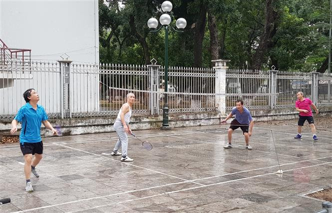 Old people’s habit of doing morning exercise resume (Photo: VNA)