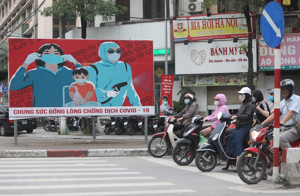 Each citizen should continue to raise awareness of Covid-19 preventive measures in daily activities (Photo: VNA) 