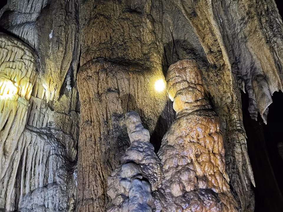 According to Bui Thanh Duong, Vice Chairman of the People’s Committee of Van Son commune, the local authorities are making every effort to preserve and promote values of this excellent cave since it could play an important role in tourism development of Tan Lac district. As one of the four ancient ethnic Muong regions and the cradle of the famous Hoa Binh culture, the unique culture and peaceful landscape of Tan Lac District is an important resource to help the district develop sustainable tourism. Tan Lac is an ideal destination for those who both love Muong culture and want to enjoy a peaceful life away from the hustle of cities. (Photo: VietnamPlus)