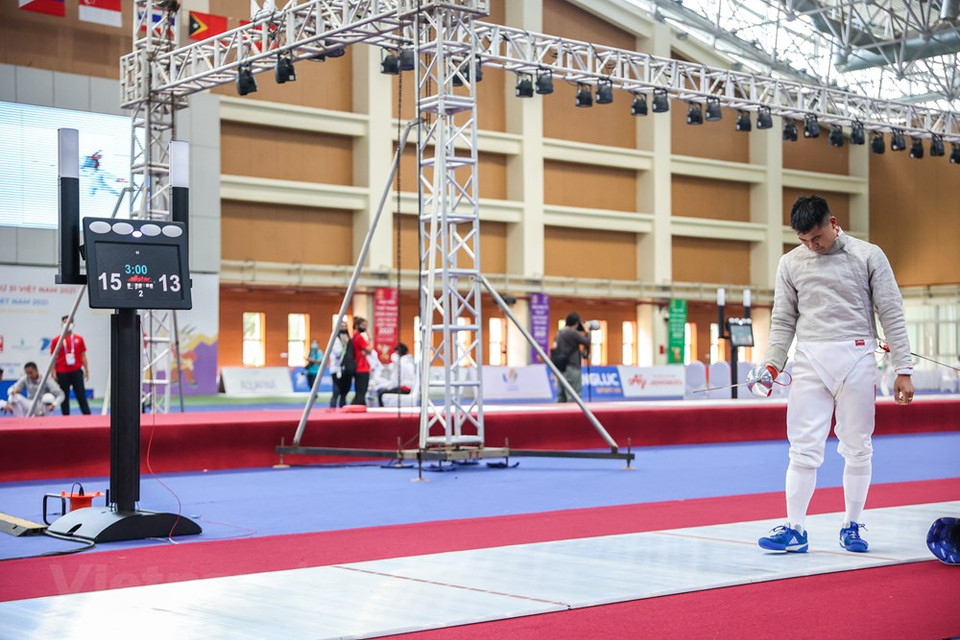 An believes that defeat is unacceptable in such a special SEA Games. “It is my own way to encourage myself ahead of the important tournament. I want to remind myself to strive harder every day,” he said. The world No 46 said that COVID-19 has created many obstacles for him to maintain his performance levels. No intensive training and competitive tournaments have blunted his skills. Meanwhile, his feeling is, for now, not as sharp as necessary for a sport where time is an essential element. Each match lasts only nine minutes, not including two minutes of break. “We may practise well, but no competition means we can’t know how our abilities are. Sometimes our matches are not as good as in training, and we cannot compete as expected,” An said. (Photo: VietnamPlus).