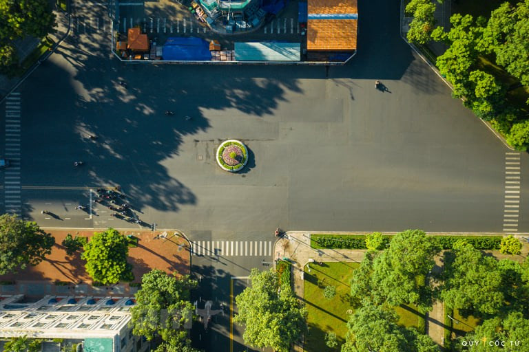Starting from 0am on July 9, Ho Chi Minh City applied social distancing measures under the Prime Minister’s Directive 16 to prevent the spread of SARS-COV-2 virus. In the photo: quiet Notre Dame Cathedral viewed from above. (Photo: Vietnamplus)