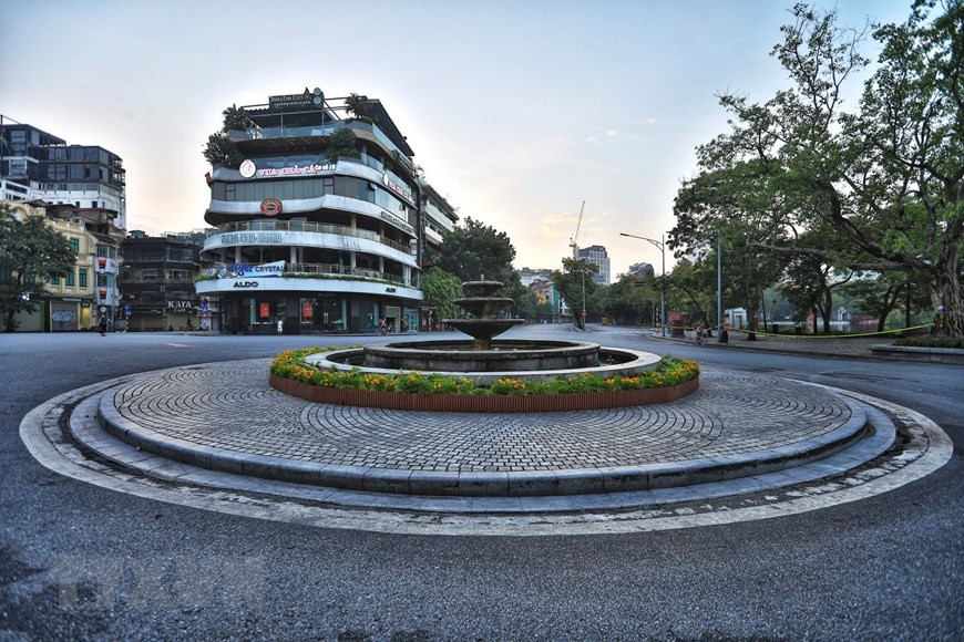 Quiet Dong Kinh Nghia Thuc Square in the heart of the capital. (Photo: VNA)