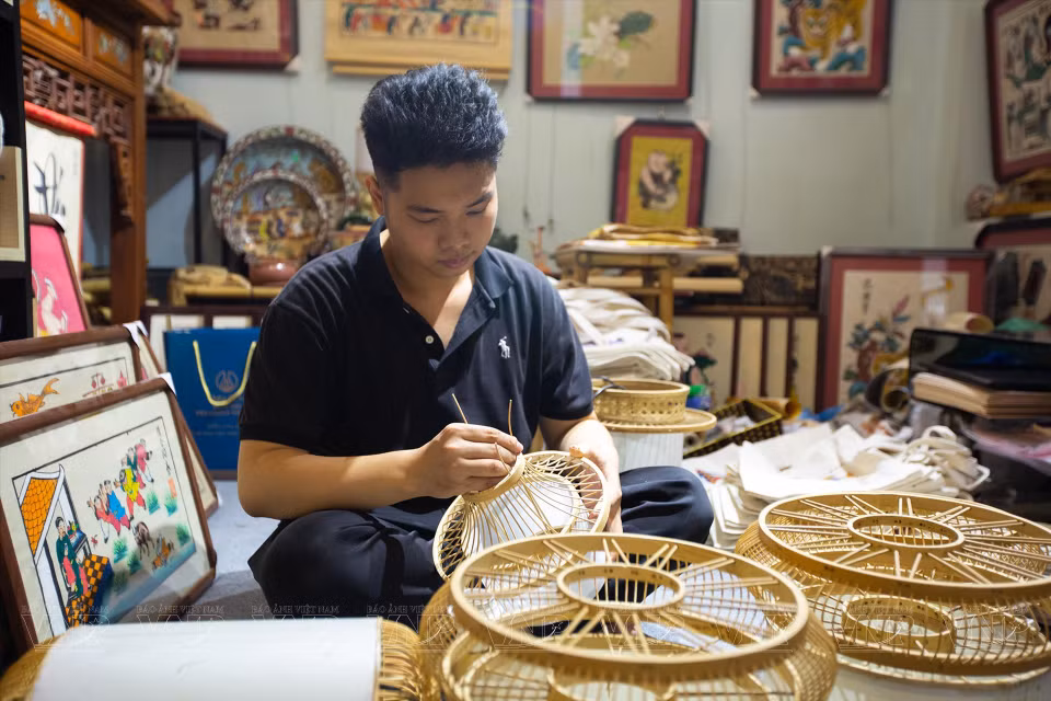 The lantern frames come in various designs. (Photo: VNP/VNA)