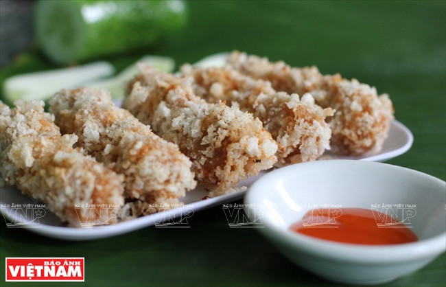 Fried fermented pork rolls (Photo: VNA)