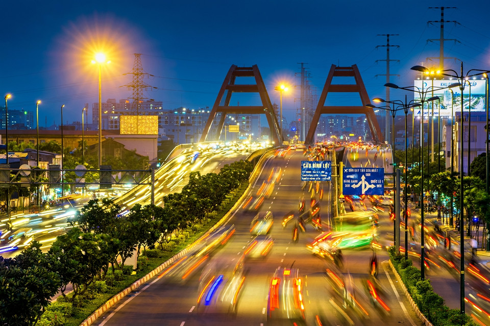 Pham Van Dong Boulevard belongs to Ho Chi Minh City’s ring road No.1, starting from Tan Son Nhat airport to Linh Xuan crossroad, Thu Duc city. The city’s most beautiful inner route was put into operation in 2015. The 340 million USD route, invested by Korean GS Group, is the first project in Vietnam built in the Built-Transfer form by a foreign investor. (Photo: VNP/VNA)