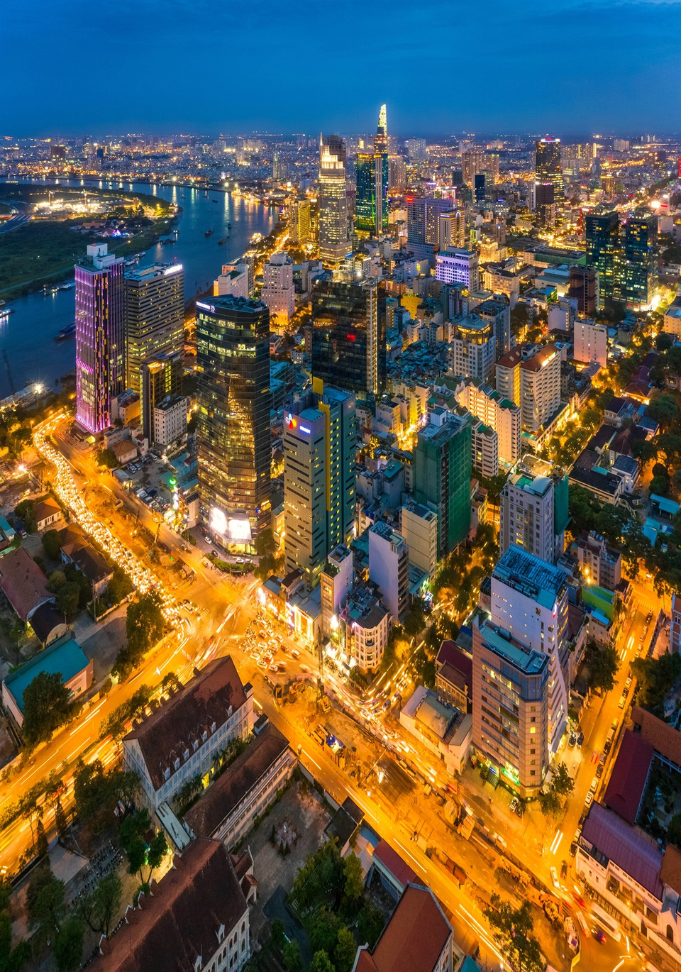  Ho Chi Minh City by night (Photo: VNP/VNA)