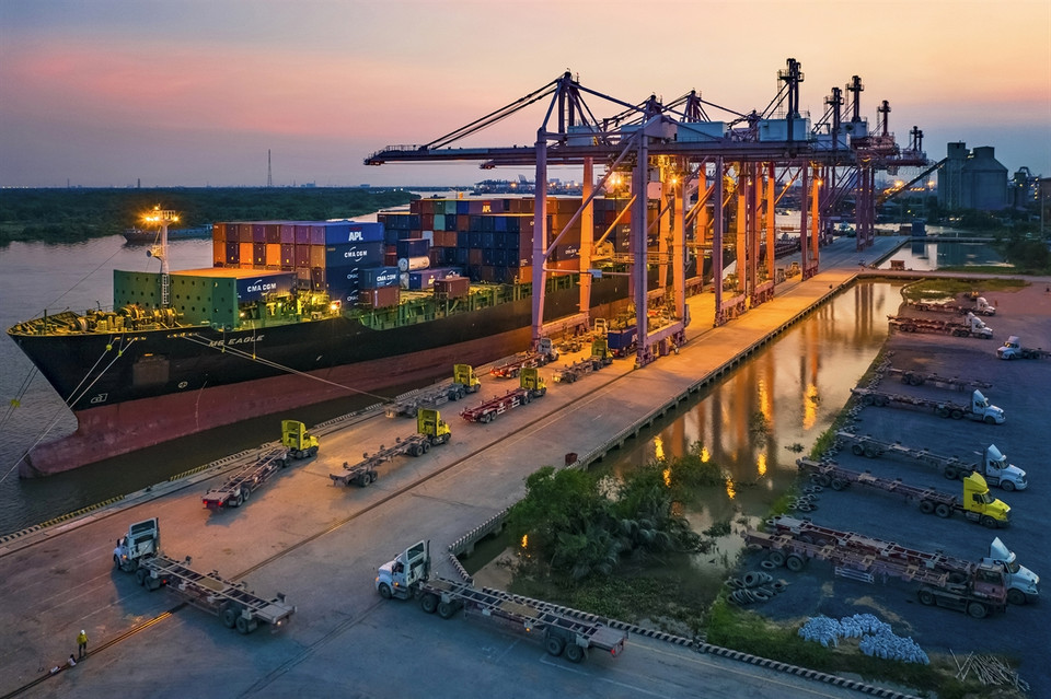 Cat Lai port located by the Dong Nai river is one of the key ports of Ho Chi Minh City’s port system. This is now the largest and most modern container port in Vietnam and is listed among 25 leading ports in the world. (Photo: VNP/VNA)