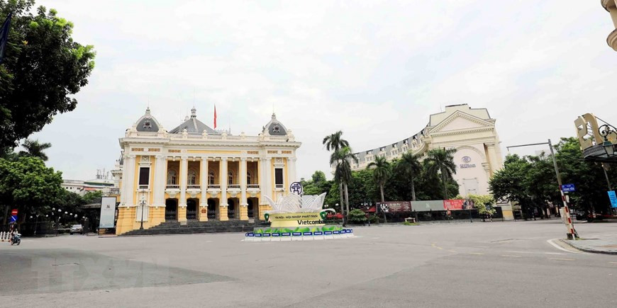 Hanoi Opera House, where a long siren was sounded to signal the historical flag hoisting ceremony on the afternoon of October 10, 1954 (Photo: VNA)