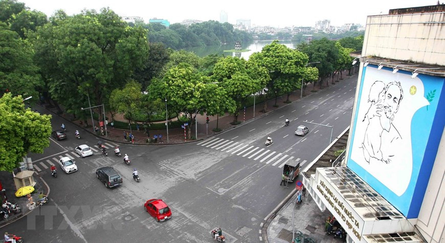 Hang Bai - Dinh Tien Hoang road along Hoan Kiem Lake, where units under 308 Corps passed through on the morning of October 10, 1954 to take over the capital. (Photo: VNA)
