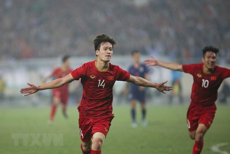 Midfielder Nguyen Hoang Duc (number 14) volleys the second score for Vietnam in the 53rd minute (Photo: VNA)