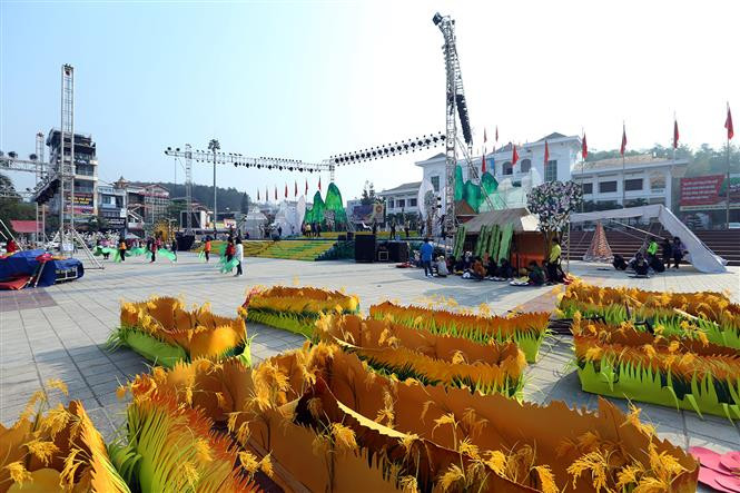 Several activities will be held at the May 7th Square and followed with a street parade so that guests and tourists who visit the province on the day could join in the festive atmosphere with local people. (Photo: VNA)