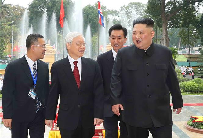 Party General Secretary and State President Nguyen Phu Trong welcomes DPRK Chairman Kim Jong-un in Hanoi, Mar 1, 2019 (Photo: VNA)