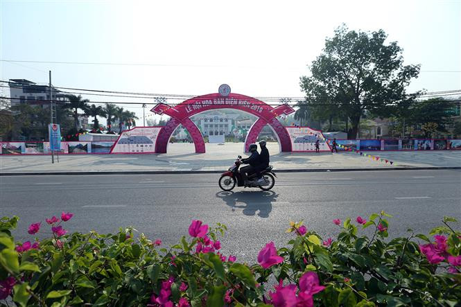 Several activities will be held at the May 7th Square and followed with a street parade so that guests and tourists who visit the province on the day could join in the festive atmosphere with local people. (Photo: VNA)
