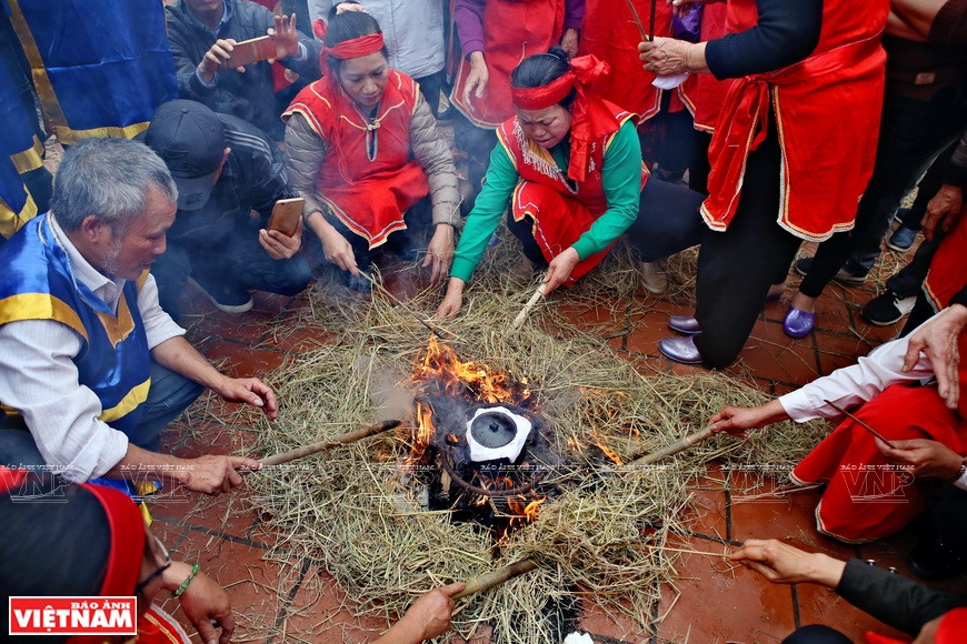 They try to complete the contest in the shortest time (Photo: VNA)