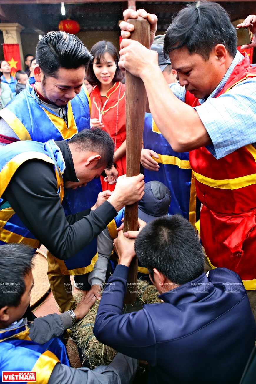 Several tools are needed during the competition such as rice-pounding pestles, mortars and rice straw, among others (Photo: VNA)