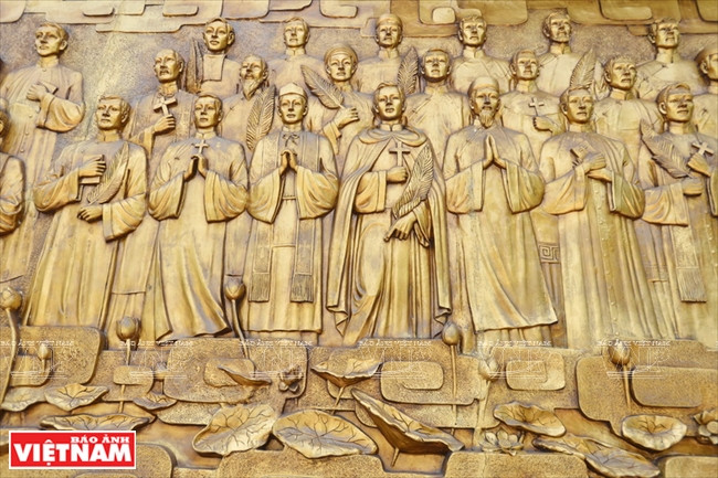 A relief of Vietnamese martyrs at the pilgrimage center of Our Lady of La Vang (Photo: VNA)