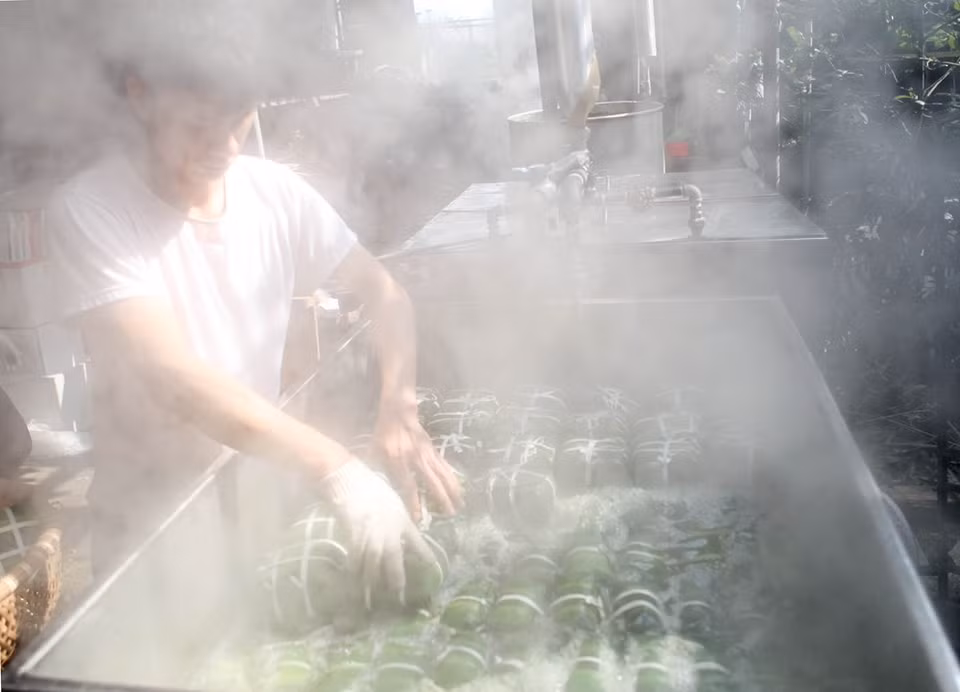 Chung cakes are often cooked for at least 12 hours. (Source: VNA) 