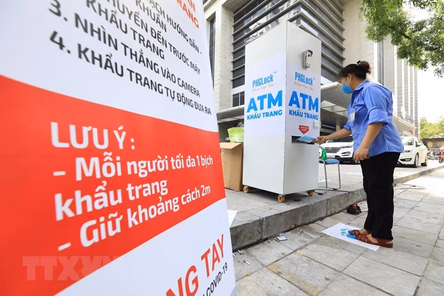  Face masks are delivered from 8am to 5pm from Monday to Wednesday, starting from August 23 to September 23, 2020, with a total of 45,000 items set to be delivered (Photo: VNA)