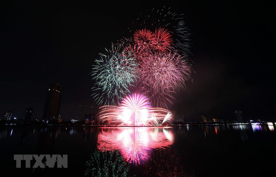 The firework display of Da Nang team of Vietnam (Photo: VNA)
