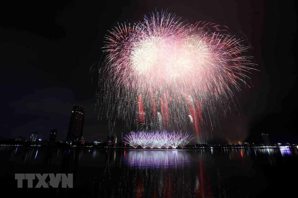 The firework display of Da Nang team of Vietnam (Photo: VNA)