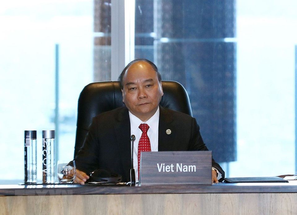 Prime Minister Nguyen Xuan Phuc at the dialogue between APEC leaders with representatives from the International Monetary Fund (IMF) in the framework of 26th APEC Economic Leaders’ Meeting in Papua New Guinea (Source: VNA)