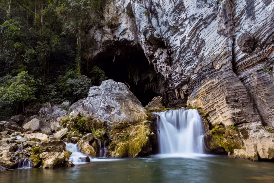 Outside Ken Cave. (Photo: VNA)