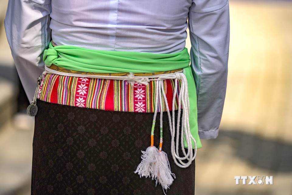 Accessories accompanying traditional Muong outfits include silver bracelets and beaded necklaces, with bracelets being a highlight. (Photo: VNA)