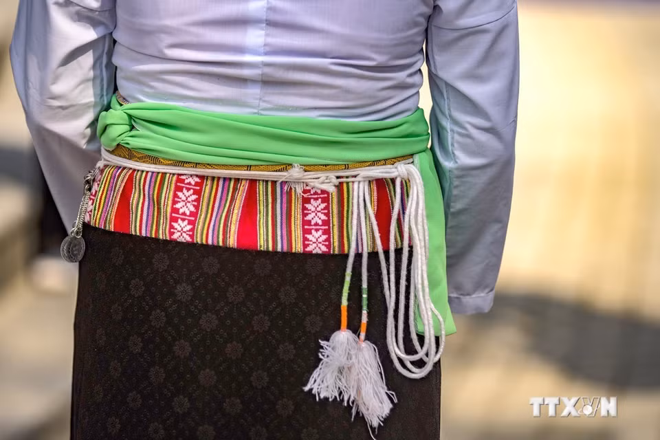 Accessories accompanying traditional Muong outfits include silver bracelets and beaded necklaces, with bracelets being a highlight. (Photo: VNA)