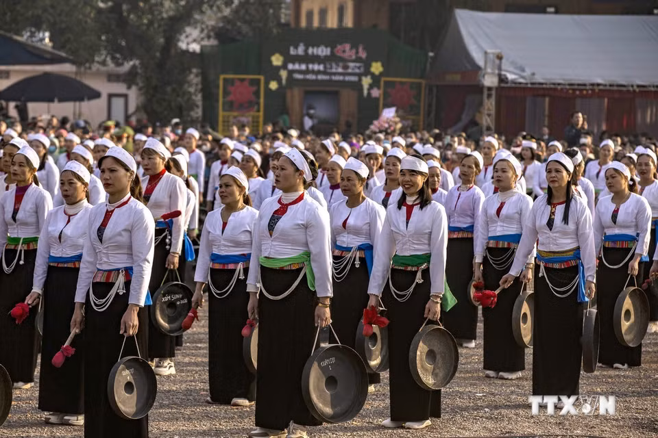 Muong ethnic women in Hoa Binh in their traditional outfits. (Photo: VNA)