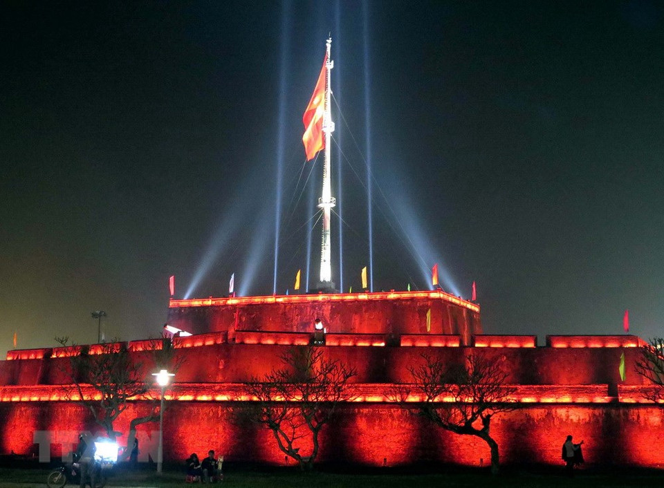The flag tower was lit up for the first time on February 12, 2018 with 1,000 LED lights (Source: VNA)