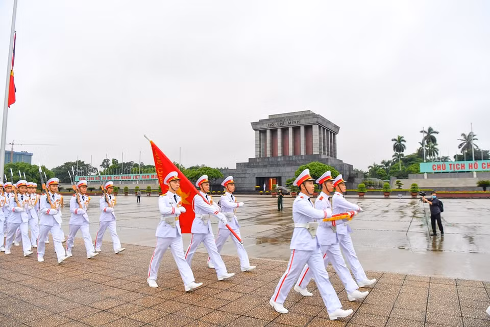 A native of Dong Son district in the north-central province of Thanh Hoa, Le Kha Phieu had served as head of the General Political Department of the Vietnam People’s Army and was elected General Secretary of the CPV Central Committee at the fourth meeting of the eighth tenure. He was also a member of the 10th tenure of the National Assembly. As the top leader of the Party from December 1997 to April 2001, he and the Party Central Committee, Political Bureau and Secretariat led the whole Party, people and army to gain remarkable achievements in the national reform, industrialisation, modernisation, construction and defence. (Photo: Minh Son/Vietnamplus)