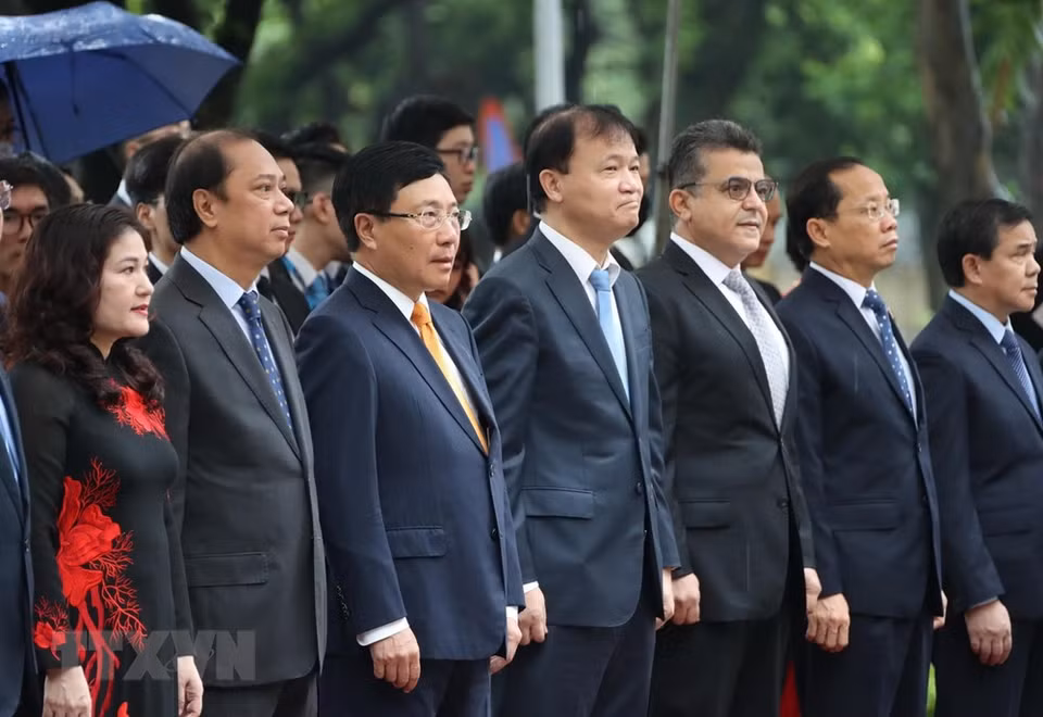 Deputy Prime Minister and Foreign Minister Pham Binh Minh chaired the event, which also drew ambassadors of ASEAN member countries to Vietnam and leaders of a number of ministries and Hanoi (Photo: VNA)