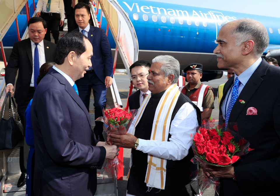 Before setting foot in New Delhi, President Tran Dai Quang visited Bodh Gaya city in Bihar state, the first destination in the tour of India (Photo: VNA)