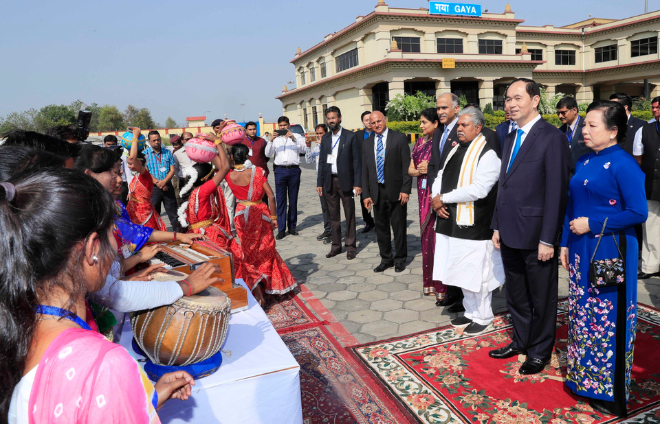 President Tran Dai Quang and his spouse are welcomed in the state of Bihar (Photo: VNA)
