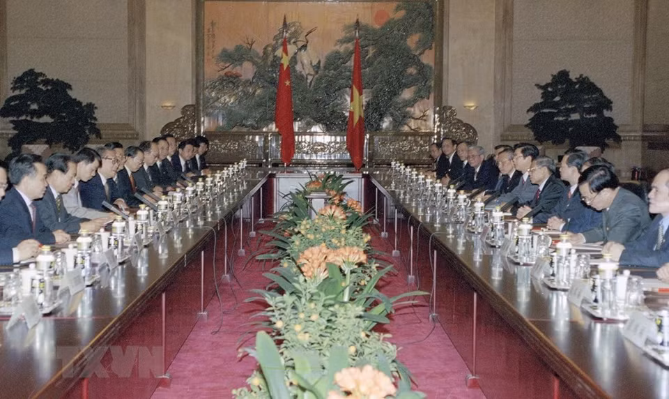 Party General Secretary Le Kha Phieu holds talks with Chinese Party General Secretary and President Jiang Zemin on an official friendship visit to China from March 25 to March 2, 1999 (Photo: VNA)