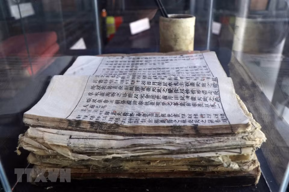 Exhibits on display at the commemorative house for Uncle Ho in Duong No village, Phu Duong commune, Phu Vang district, Thua Thien-Hue province (Photo: VNA)