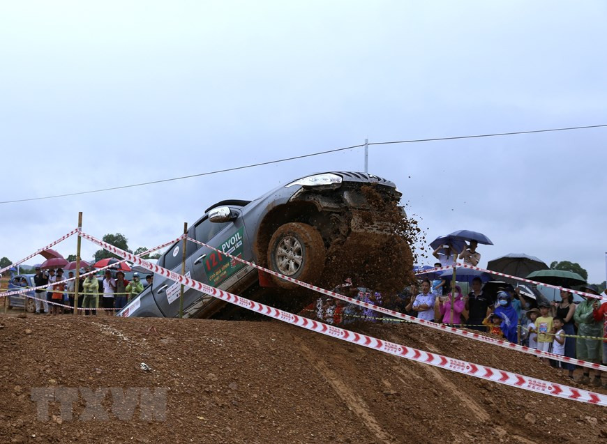 The PVOIL VOC 2020 is the first off-road car race this year (Photo: VNA)