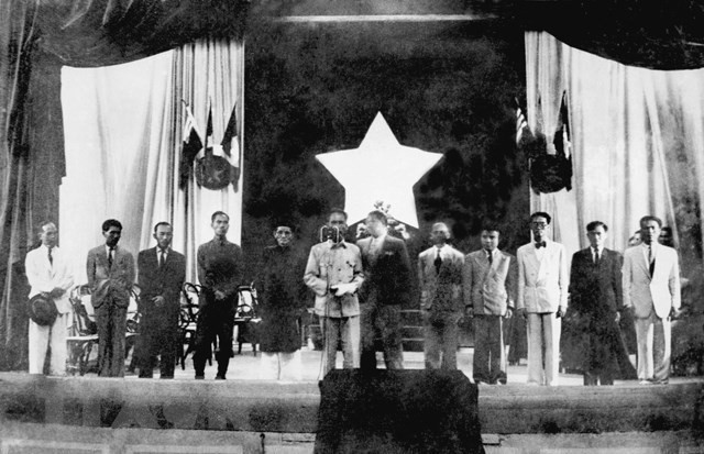 President Ho Chi Minh and Government members are sworn in at the first National Assembly’s first session, March 2, 1946 (Photo: VNA)