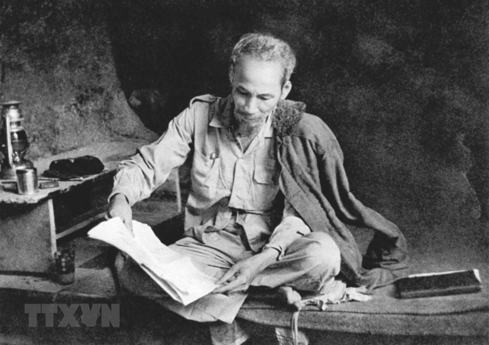 President Ho Chi Minh in Viet Bac war zone, 1951 (Photo: VNA) 