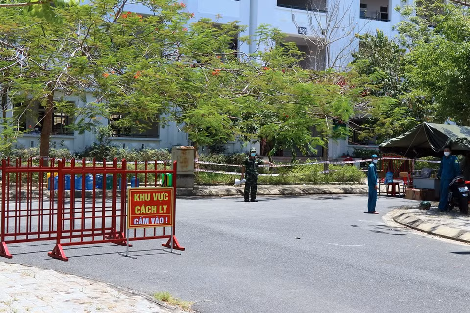 Supervision over the epidemic at isolated areas in Quang Nam has been tightened to contribute to limiting the spread of the disease in the community (Photo: VNA)