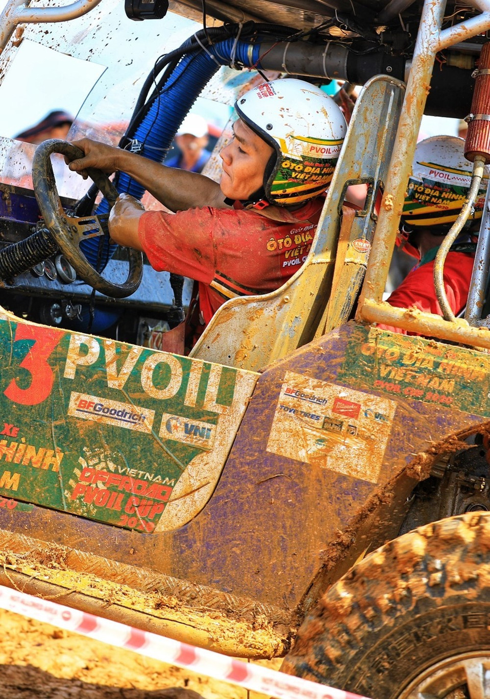 The open category with difficult exams challenging racers to have very good technique (Photo: VNA)