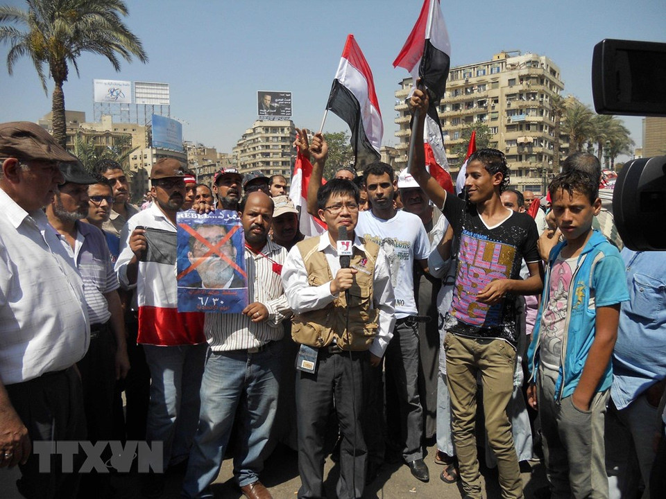 Correspondent Nguyen Huu Chien, head of VNA Representative Office in Cairo (Egypt), reports on the eruption of violence in Egypt, 2013 (Source: VNA)