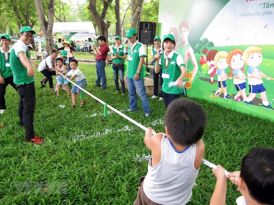 Children in Ho Chi Minh City participate in games at the Children's Health Festival, June 1, 2011(Photo: VNA)