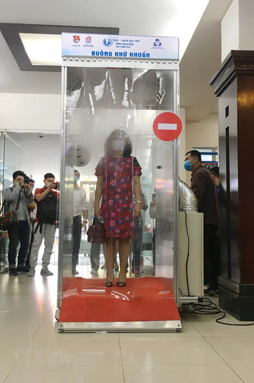 Launch of disinfection chamber to limit the spread of SARS-CoV-2 (Photo: VNA)